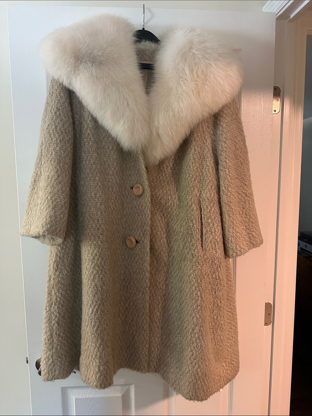 Vintage Women's Cream Faux Fur Collar Bouclé Coat